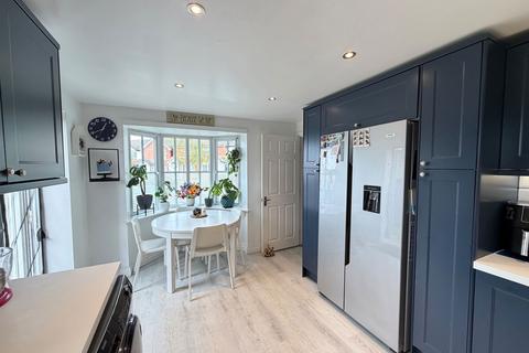 3 bedroom semi-detached house for sale, Silver Birches, Denton, Manchester, M34 7RA
