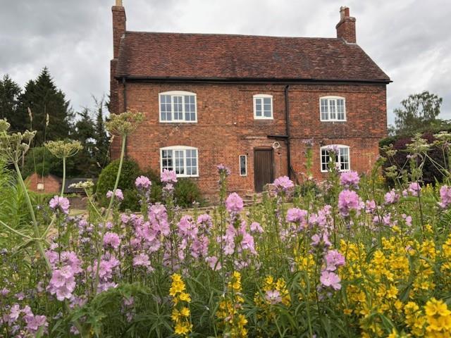Front of House.jpg