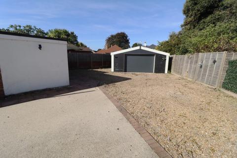 2 bedroom detached bungalow for sale, Oakwood Road, Hayling Island