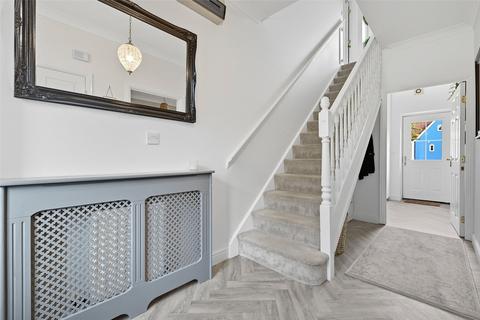 4 bedroom end of terrace house for sale, Eastwood Park, Great Baddow, Chelmsford, Essex, CM2