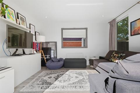4 bedroom end of terrace house for sale, Eastwood Park, Great Baddow, Chelmsford, Essex, CM2