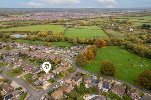 3 bedroom semi-detached house for sale, Malvern Road, Aylesbury HP20
