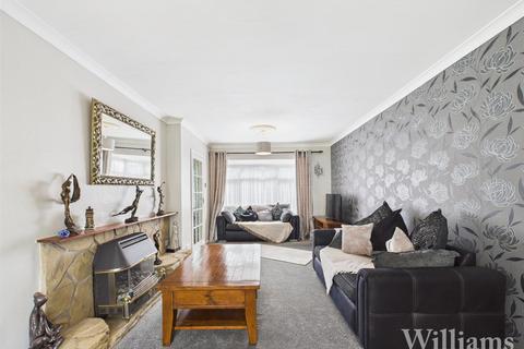 3 bedroom semi-detached house for sale, Malvern Road, Aylesbury HP20