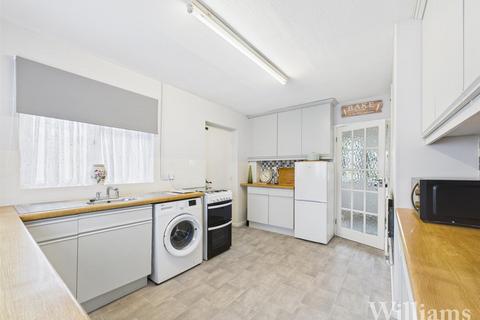 3 bedroom semi-detached house for sale, Malvern Road, Aylesbury HP20