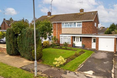 3 bedroom semi-detached house for sale, Malvern Road, Aylesbury HP20