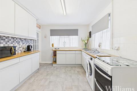 3 bedroom semi-detached house for sale, Malvern Road, Aylesbury HP20