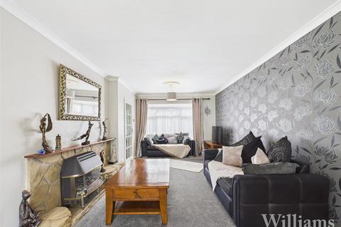 3 bedroom semi-detached house for sale, Malvern Road, Aylesbury HP20
