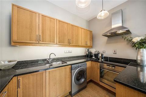2 bedroom flat for sale, Bolingbroke Grove, London SW11
