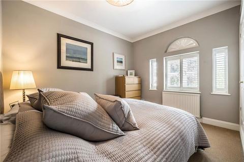 2 bedroom flat for sale, Bolingbroke Grove, London SW11