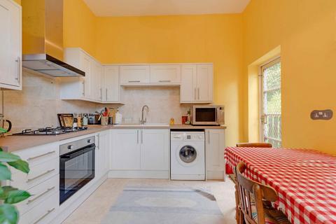 2 bedroom flat for sale, Cavendish Road, London NW6