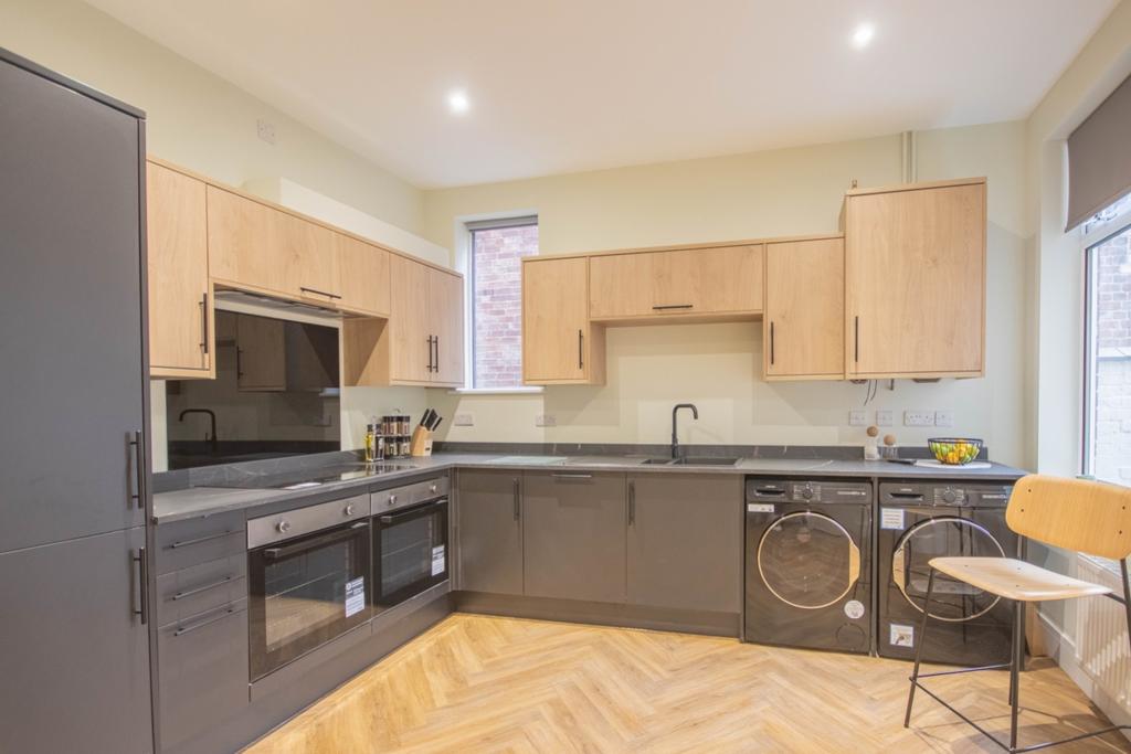 Lrg Kitchen 2-1
