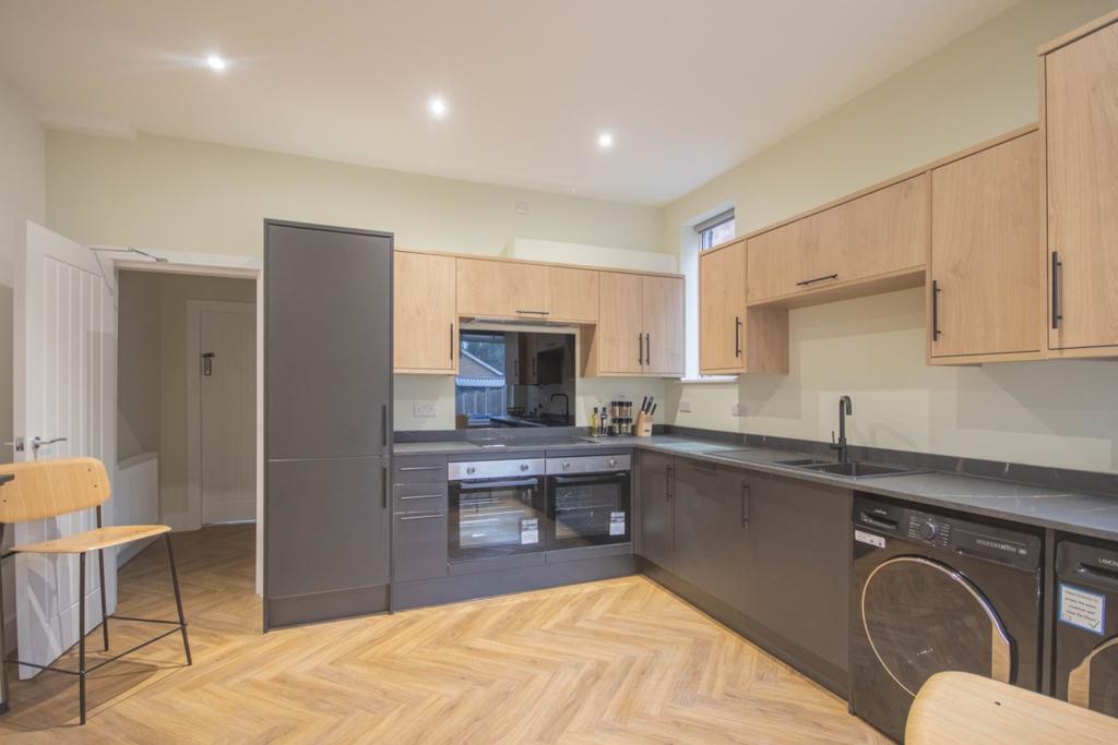 Lrg Kitchen 1-1