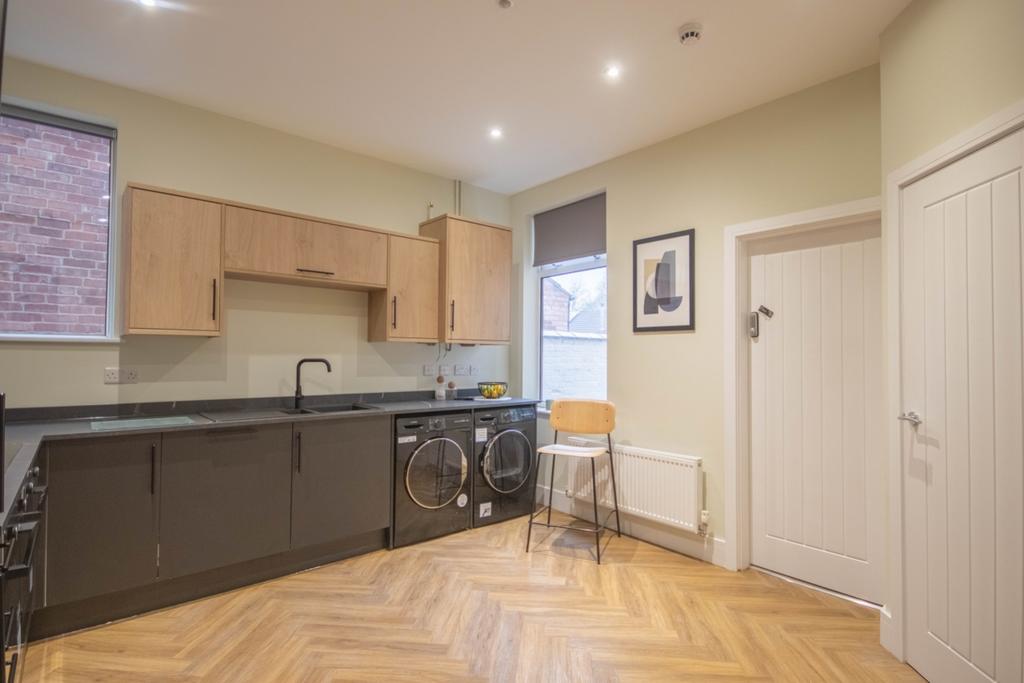 Lrg Kitchen 4-1