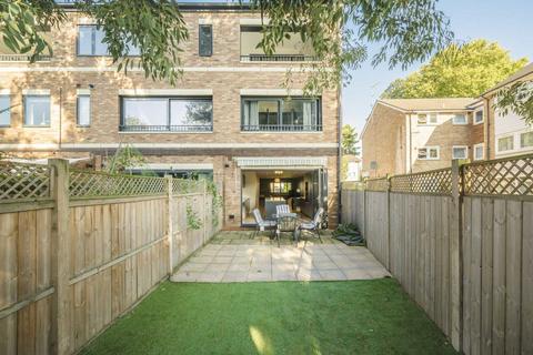 12a Golden Manor, London, W7 3EE