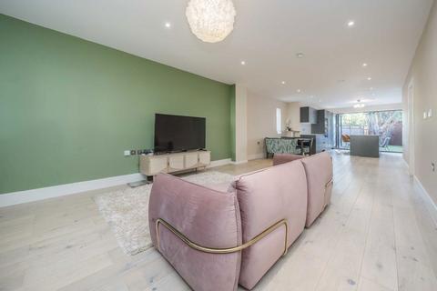 undefined, Golden Manor, London W7