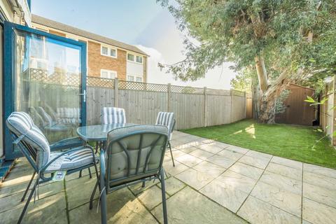 12a Golden Manor, London, W7 3EE