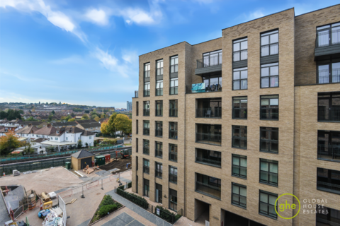 75 Lismore Boulevard, Colindale, London
