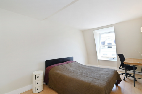 3 bedroom apartment to rent, 43 Hereford Road, London W2