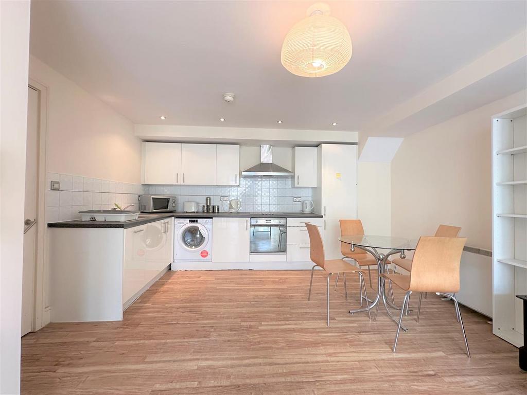 Kitchen2.jpeg