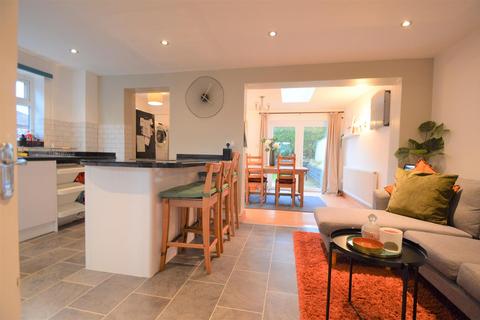 3 bedroom semi-detached house to rent, 20 Millfield Drive, Cowbridge, CF71 7BR