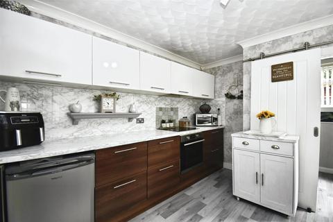 3 bedroom end of terrace house for sale, Summergangs Road, Hull