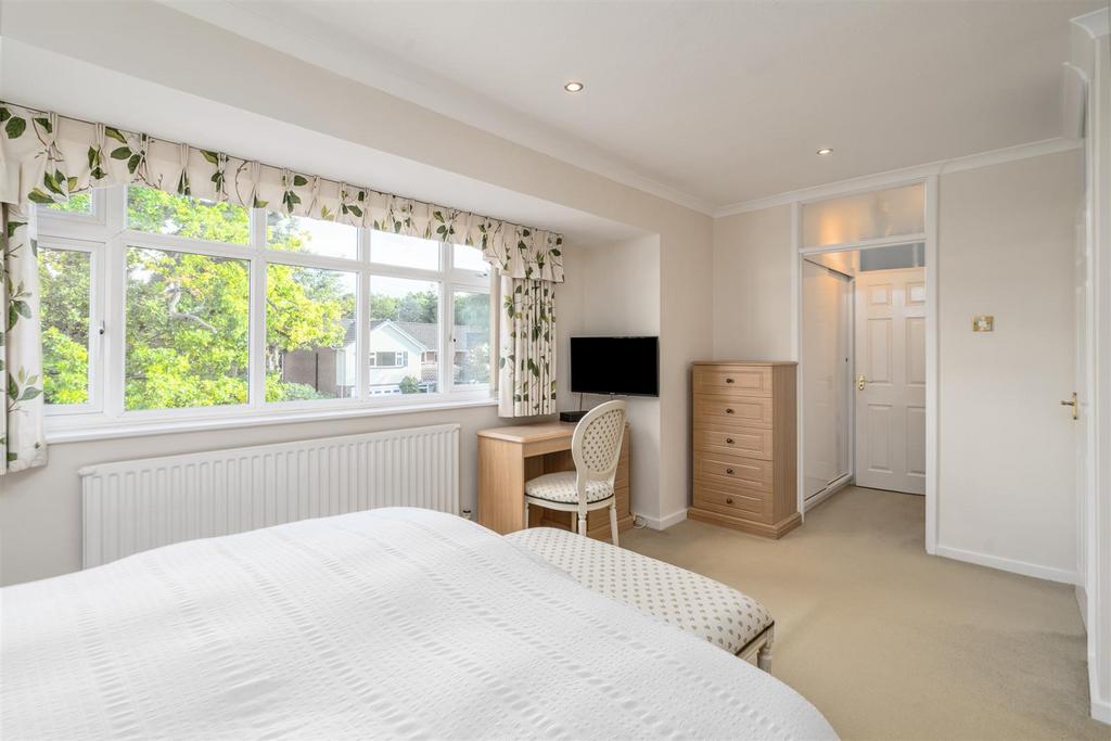 2 Oaken Drive 16.jpg