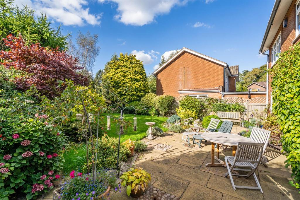 2 Oaken Drive 18.jpg