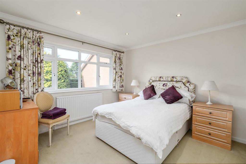 2 Oaken Drive 14.jpg