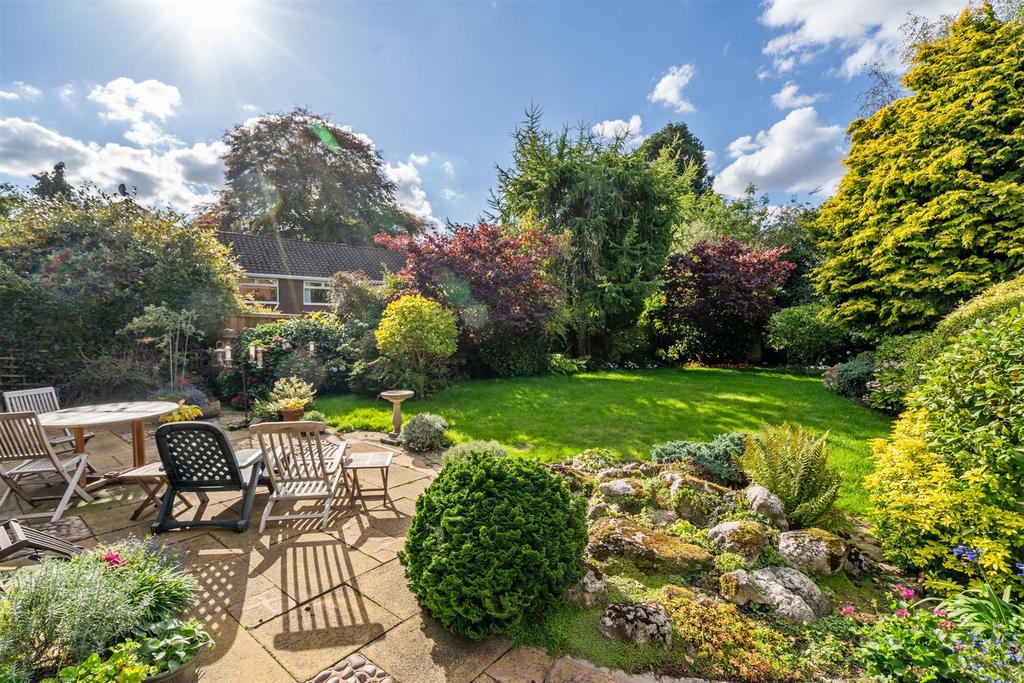 2 Oaken Drive 19.jpg