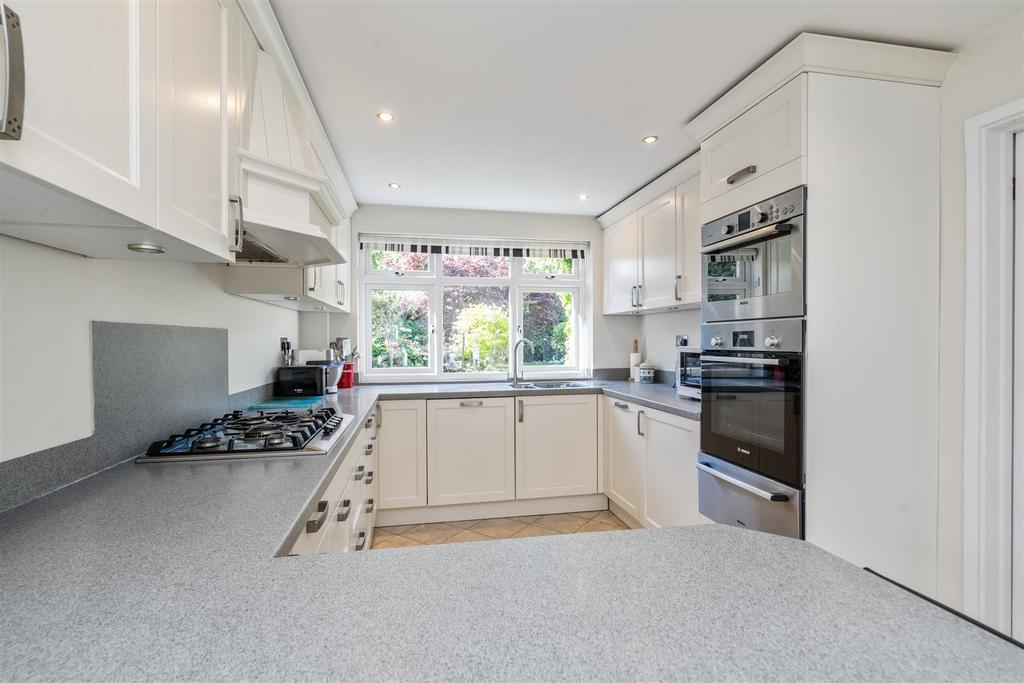 2 Oaken Drive 8.jpg