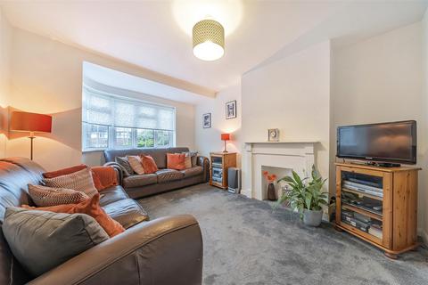 4 bedroom semi-detached house to rent, Bassetts Way, Orpington