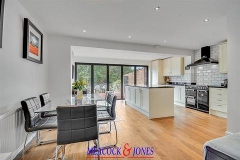 3 bedroom semi-detached house for sale, Rochford Avenue, Shenfield, Brentwood