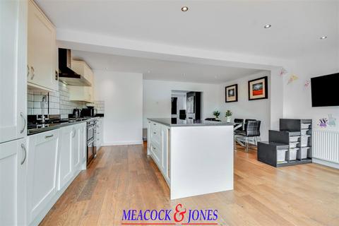 3 bedroom semi-detached house for sale, Rochford Avenue, Shenfield, Brentwood