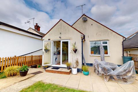 2 bedroom bungalow for sale, Boscombe Avenue, grays, RM17