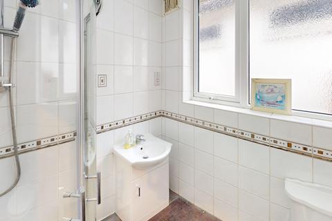2 bedroom bungalow for sale, Boscombe Avenue, grays, RM17