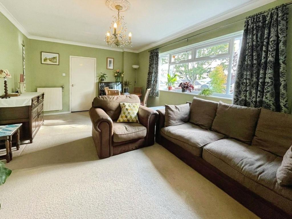 Pbox-living room-343314.JPG