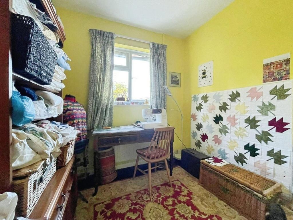 Pbox-bedroom-343314.JPG