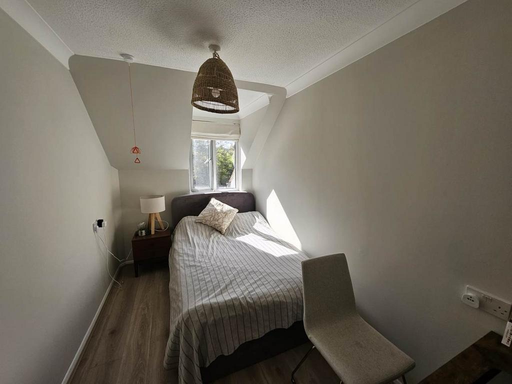 Bedroom 2 (2)