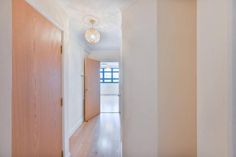 2 bedroom flat to rent, New Cross Road, New Cross, London, SE14