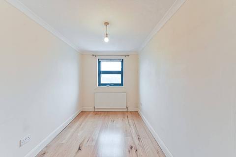 2 bedroom flat to rent, New Cross Road, New Cross, London, SE14