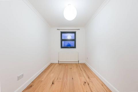 2 bedroom flat to rent, New Cross Road, New Cross, London, SE14