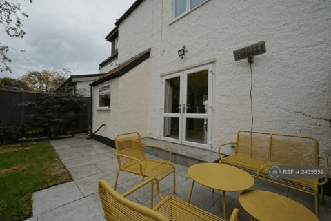 3 bedroom detached house to rent, Hersham, Walton-On-Thames, KT12