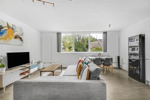 2 bedroom flat for sale, London NW6