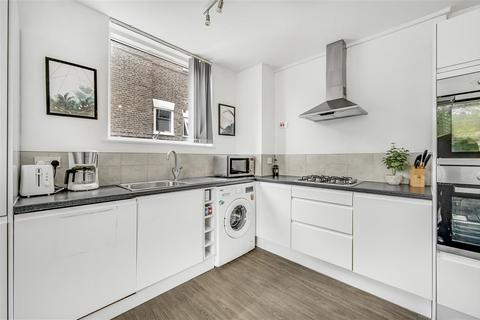 2 bedroom flat for sale, London NW6