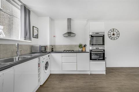2 bedroom flat for sale, London NW6