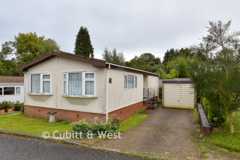 2 bedroom park home for sale, Ashurst Drive, Tadworth, Surrey