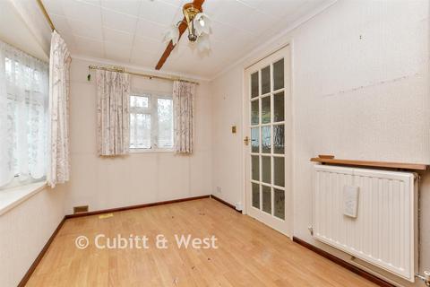 2 bedroom park home for sale, Ashurst Drive, Tadworth, Surrey