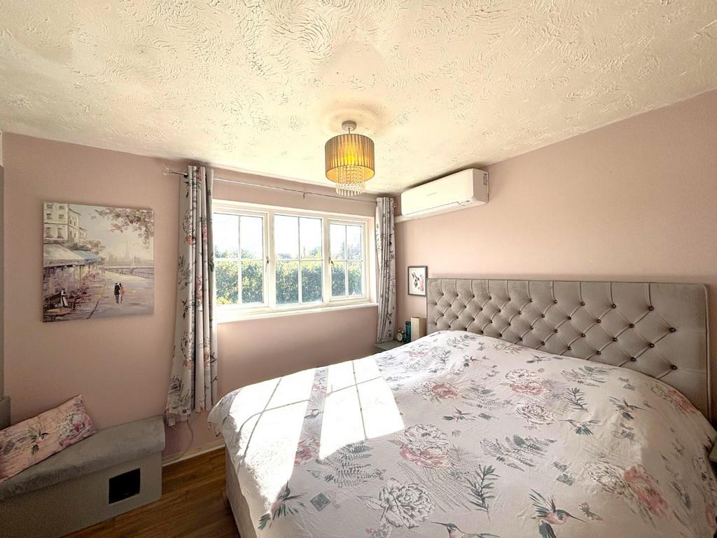 Bedroom 1.jpeg
