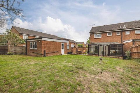 3 bedroom semi-detached house for sale, Diana Close, George Green SL3