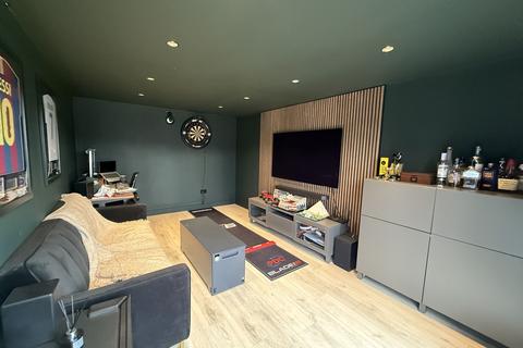 undefined, Avondale Avenue, East Barnet EN4 8ND
